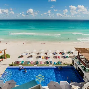 *turquoise Escape- Beachfront By Casa Paraiso* Apartment