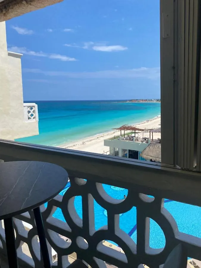 Cancun Plaza Condo Mexico location